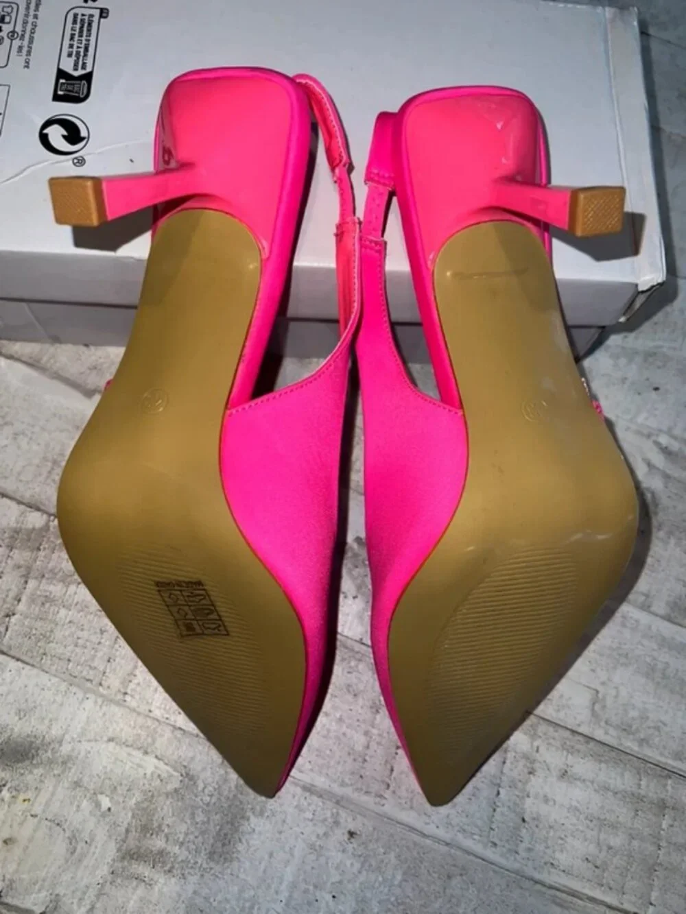Pink pointed heel size 11